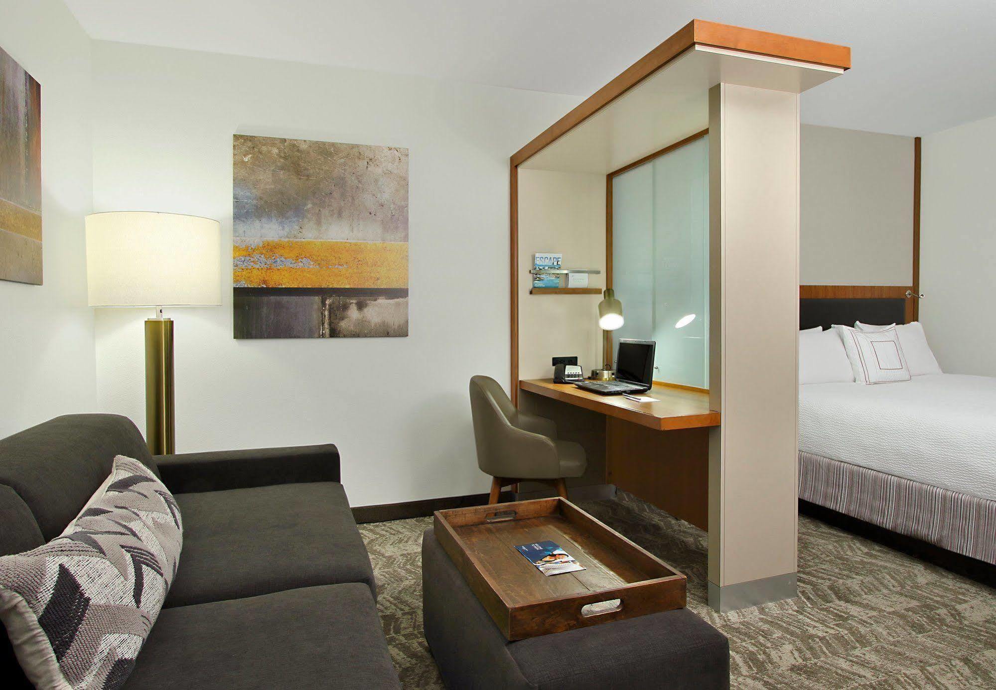 Hotel Springhill By Marriott 3*